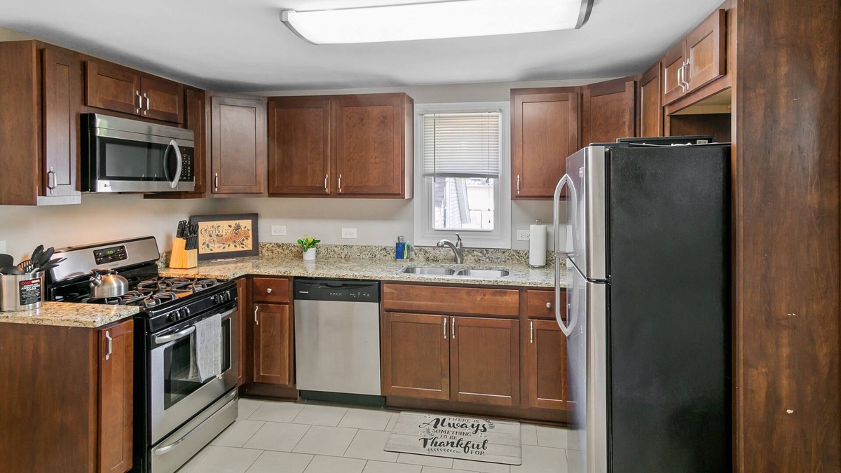 Libertyville Apartment | Clean Newly Remodeled 2 Bedroom Apartment