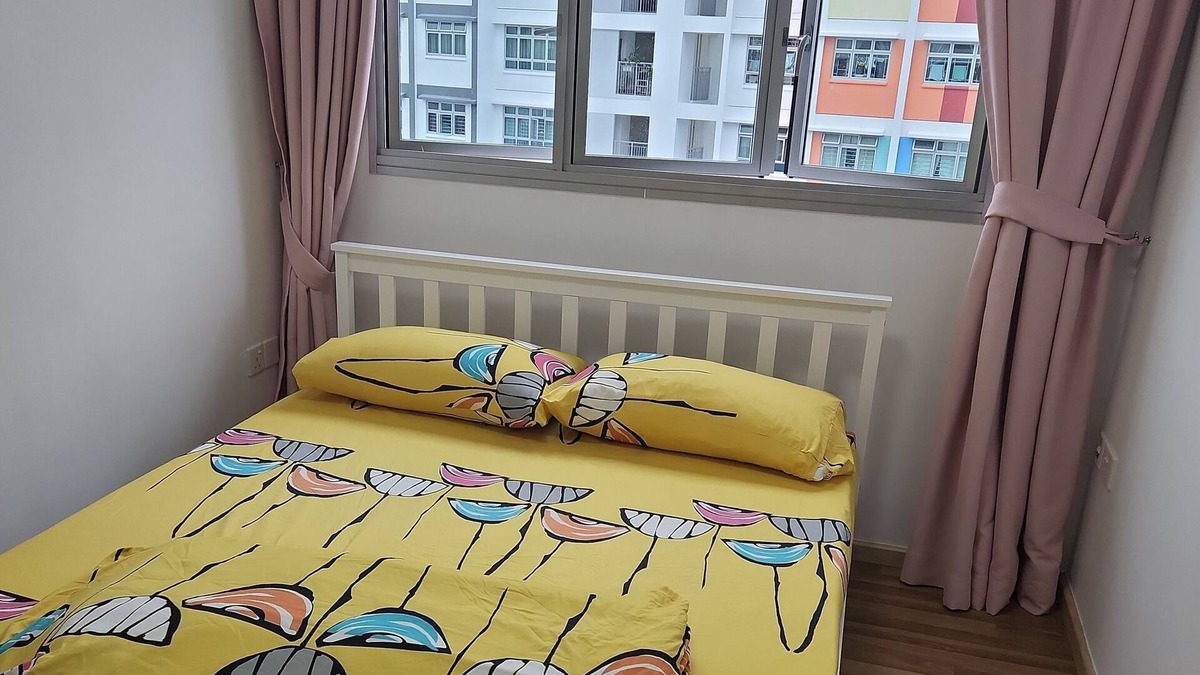 Yishun Apartment | Clean newly renovated airconditioned double bedroom
