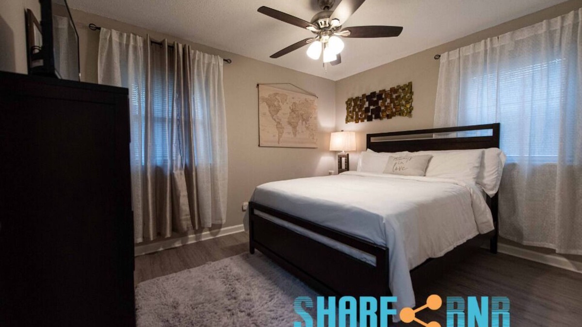 Sherwood House | Clean, Pet Friendly, Remote Work Home between LR & LRAFB