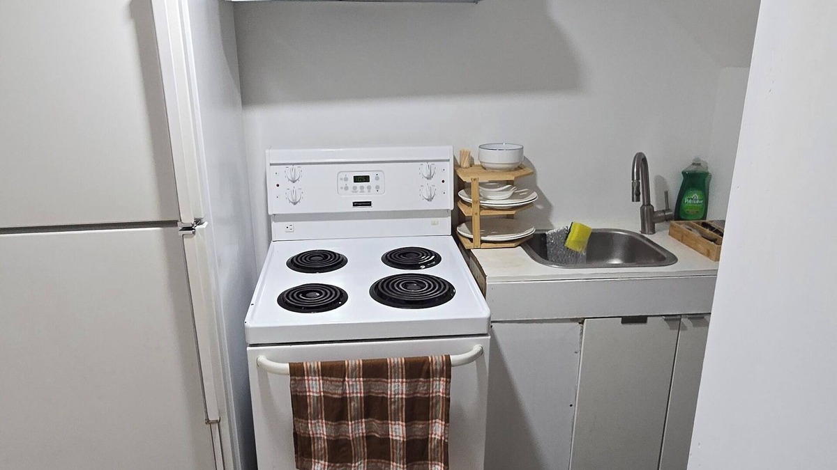 Ajax House | Clean precious house