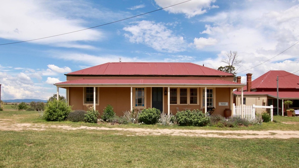 Eglinton Cottage | Clean, pretty cottage situated on beautiful farmland ten minutes from Bathurst.