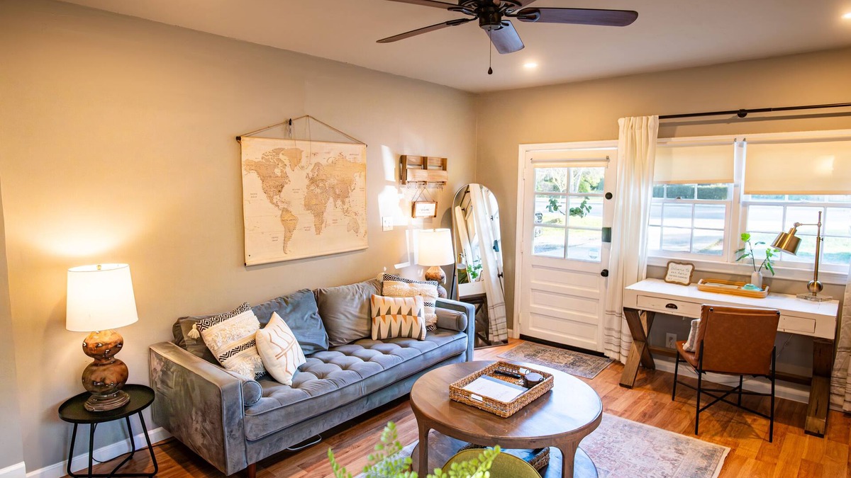 Charleston House | Clean, Private Guesthouse-9 min. to Downtown Charleston, 15 min. to FollyBeach!