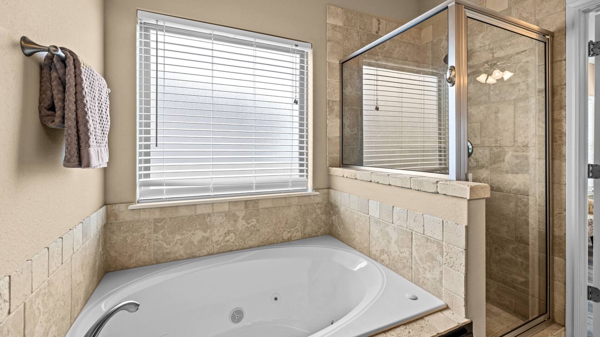 Cave Springs House | Clean Private House - 3 Miles From Pinnacle Hills, 5 Miles From XNA