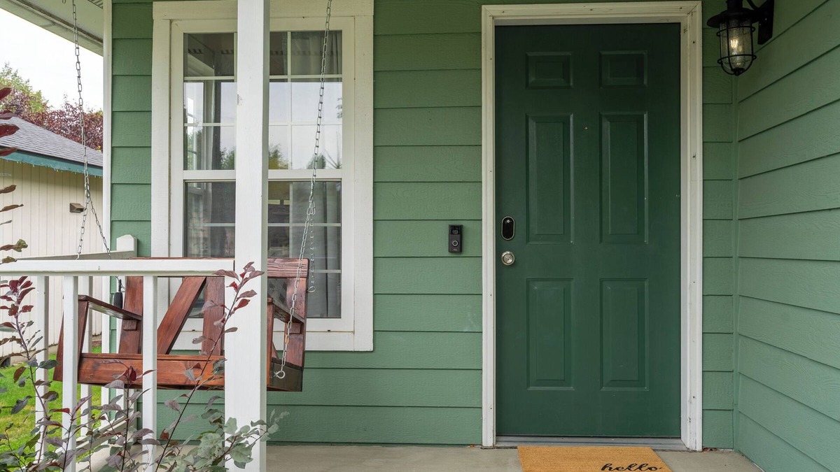 Coeur d'Alene House | Clean, Quiet Comfort in Centralized Location