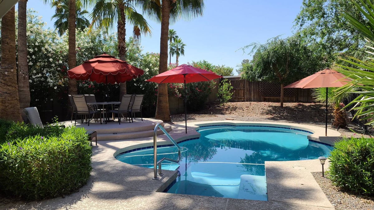 Chandler House | CLEAN, QUIET, PRIVATE 3BR, 3 bath, Loft, private pool