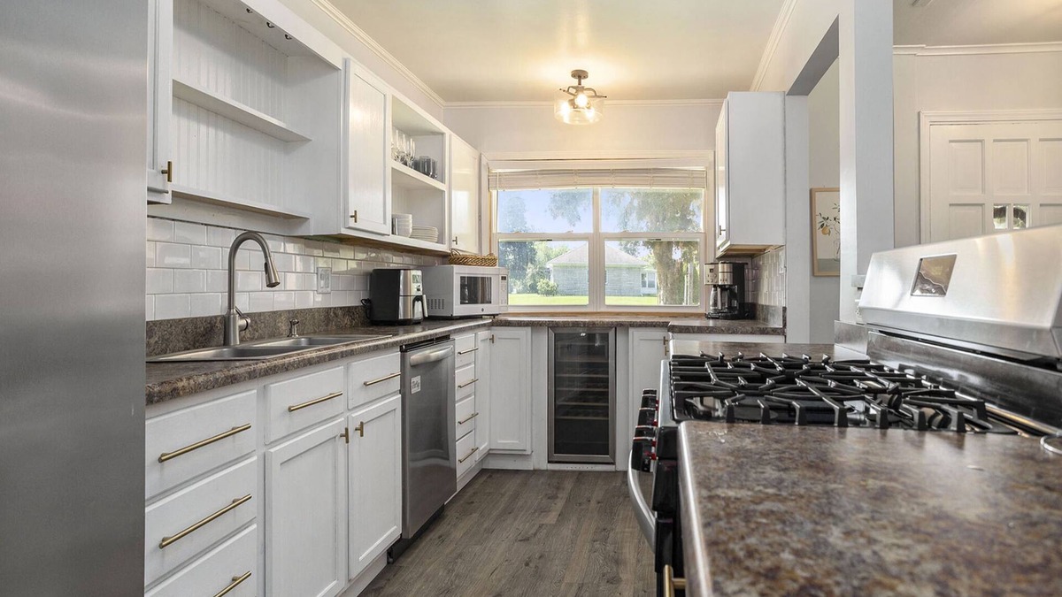 Battle Creek House | Clean, Quiet, Professional + Safe 3BR 1 Bath House