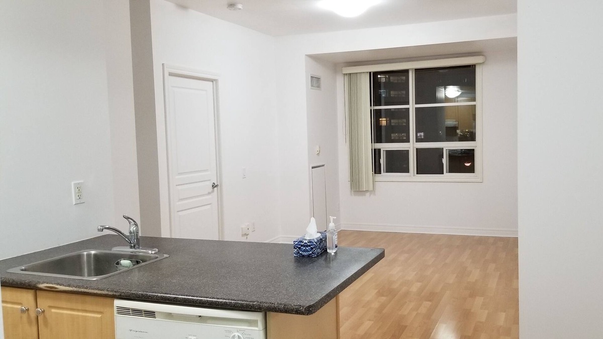 Brookhaven - Amesbury Condo | Clean, quiet uptown boutique condo building! Low-rise, uncrowded & convenient