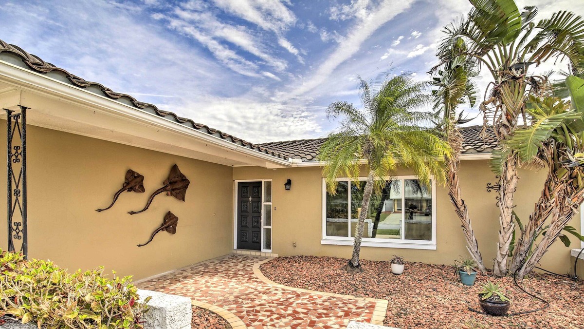 Flor-a-mar House | Clean Single-Story Home w/ Hot Tub - Pets Welcome!