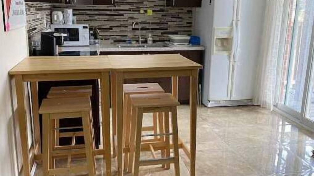 Gateway Apartment | clean & spacious 2 bedroom walk out basement seperate entrance
