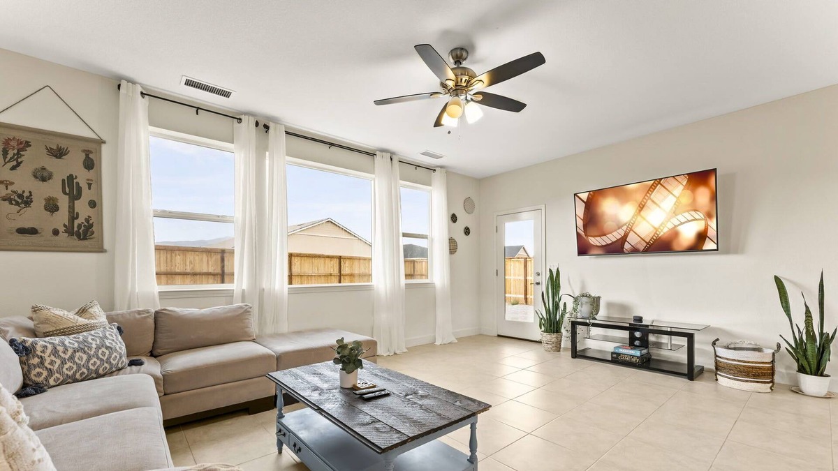 Lemmon Valley Villa | Clean & Spacious 3-BR Home w/ King Bed & Fast WiFi