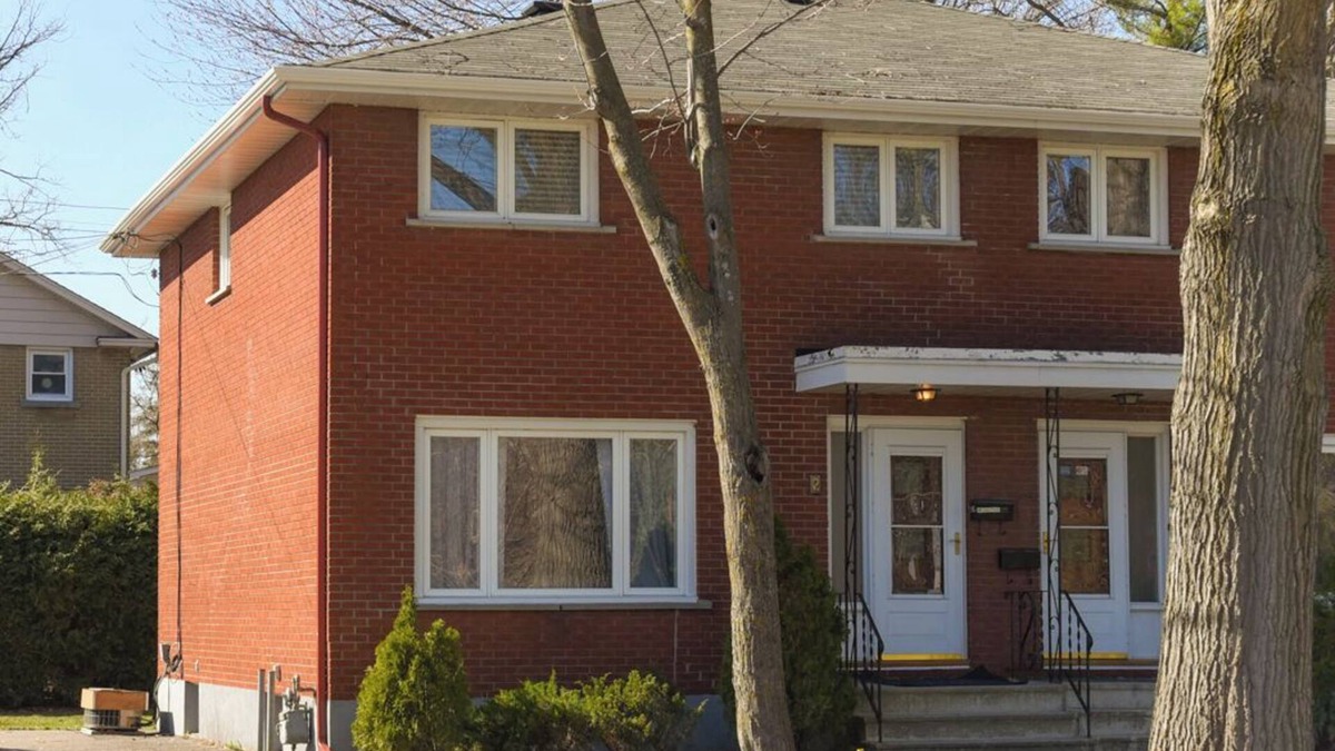 Manor Park House | Clean Spacious 4 Bedroom Home Manor Park 10mins Downtown Ottawa