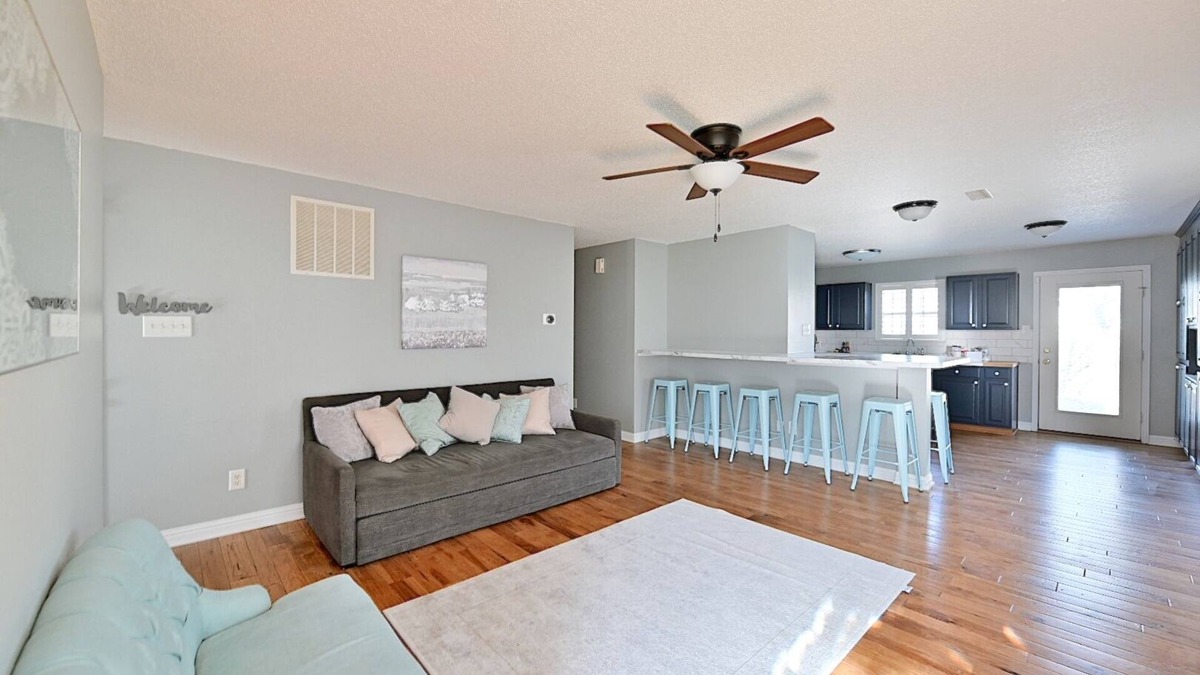 Wayne House | Clean Spacious Home | 3 Bedrooms | Close to Airport
