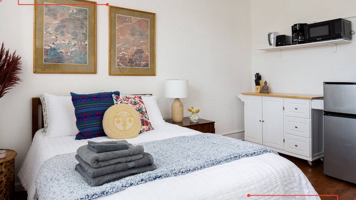 Rampart Village Apartment | Clean studio APT, near DTLA!