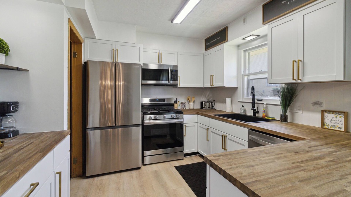 Joslyn Castle House | Clean Stylish Omaha Midtown Abode