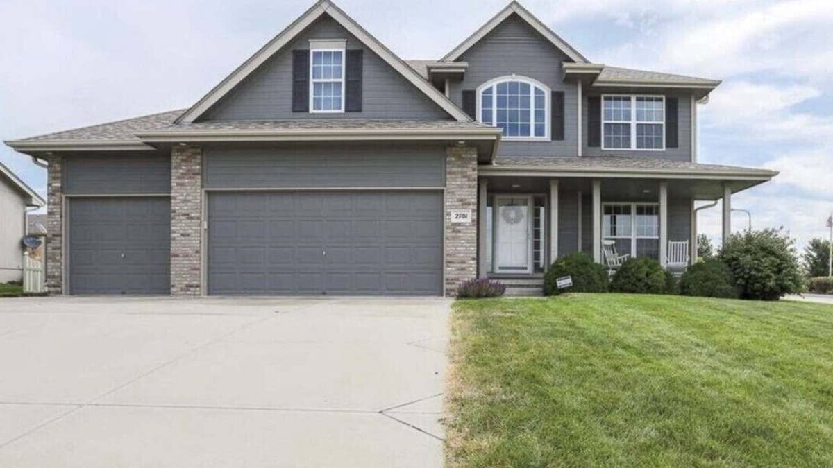 Elkhorn House | CLEAN Updated & Spacious Family Home!