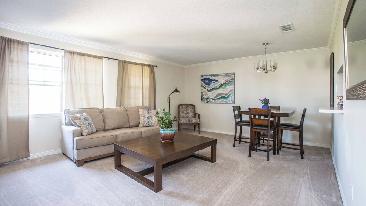 Bucktown Apartment | Clean, Well Kept Apartment