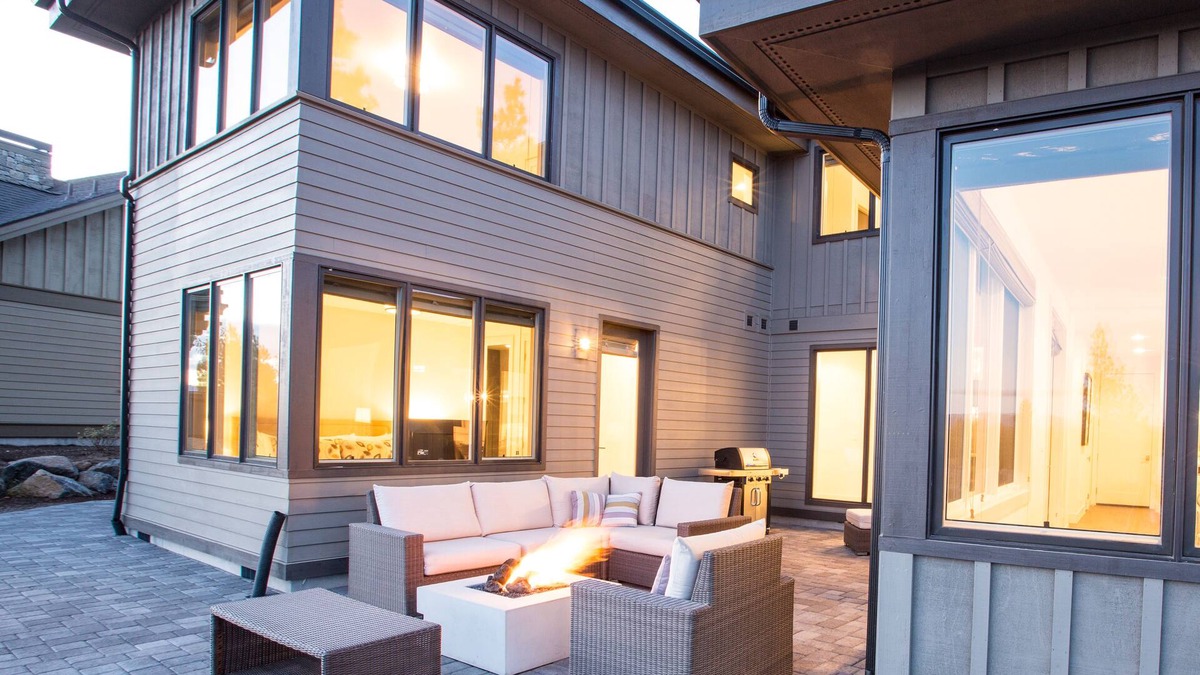 Bend House | Clear ☀ Bend days ~ 24-hr staff ~ great for large families ~ resort pool ~ W/D ~