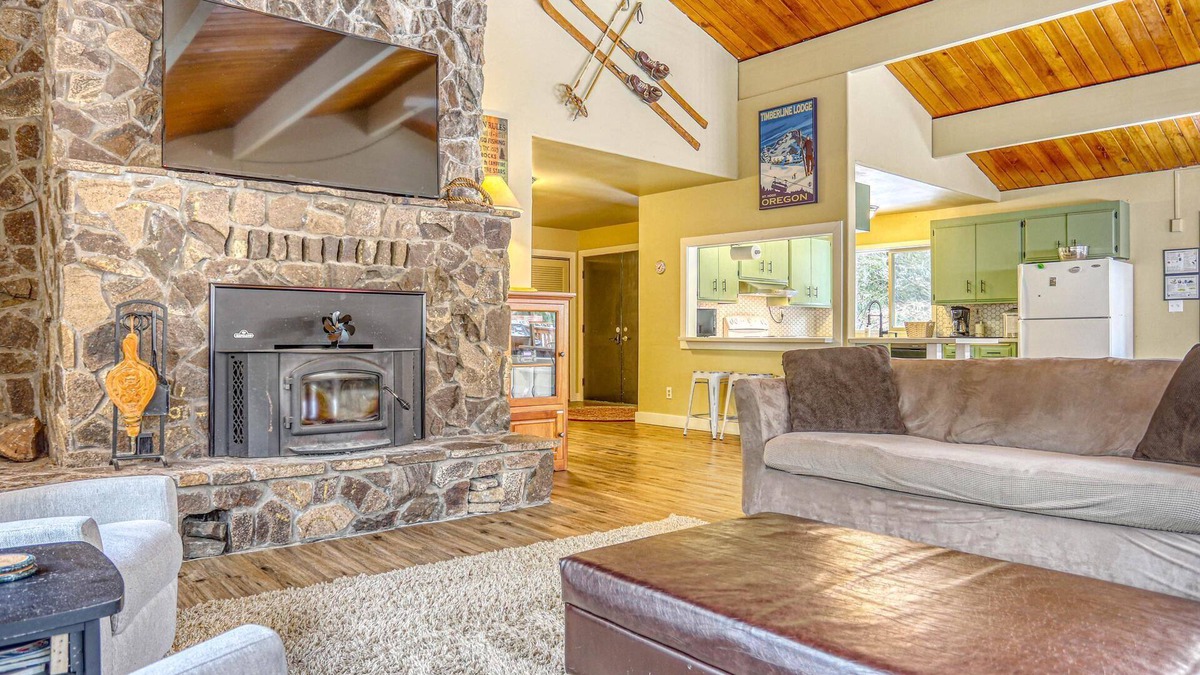 Rhododendron House | Clear Creek Mt. Hood Retreat with stunning views of Clear Creek