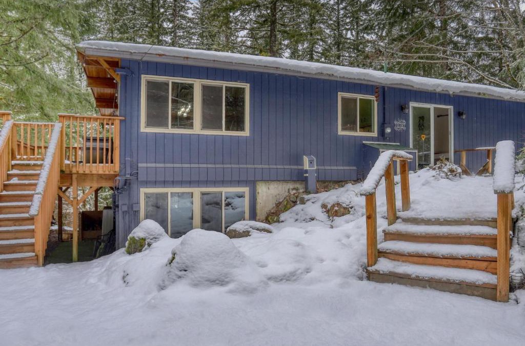 Rhododendron House | Clear Creek Mt Hood Retreat - Meredith Lodging