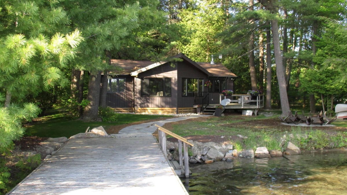 Torrance House | Clear Lake Muskoka Cottage - Patricia's Place