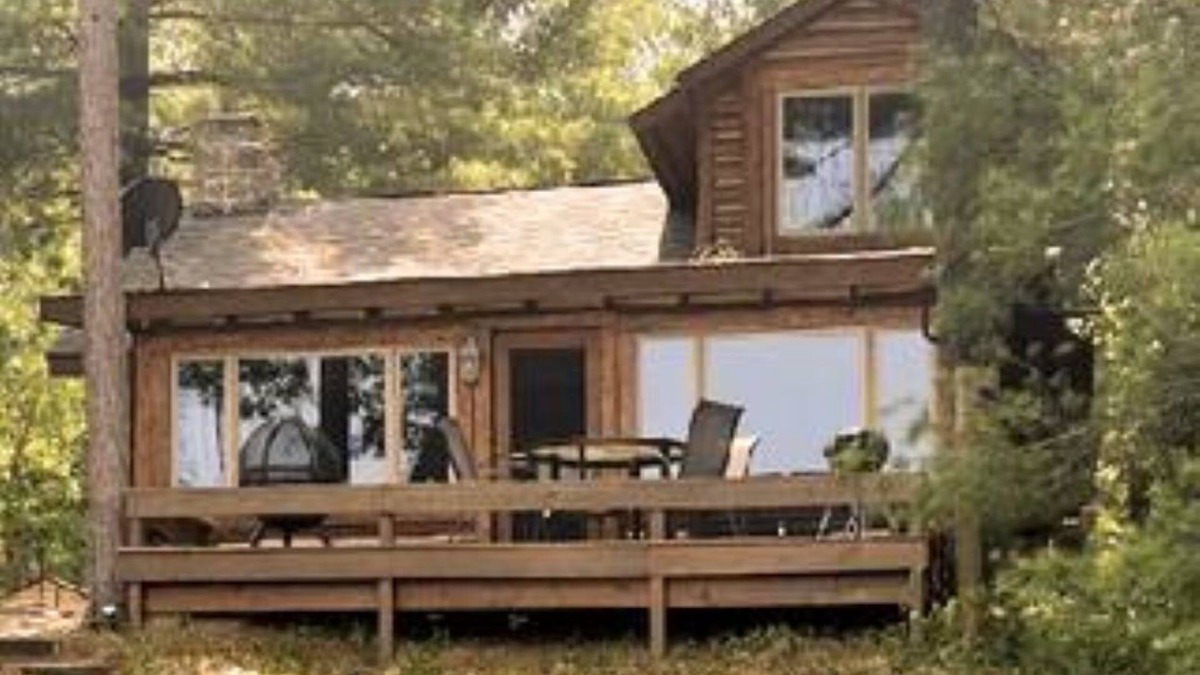 West Branch Cabin | Clear Lake Resort - Cozy Northern Michigan Lake Front Cabin. Pet Friendly!