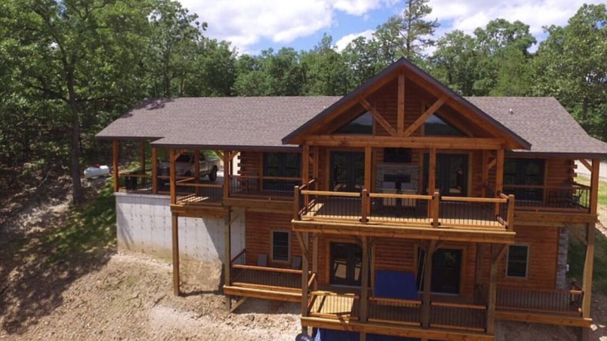 Van Buren Cabin | CLEAR VIEW CABIN - only 1 mile from Van Buren & Current Rvr @ Big Spring Park!