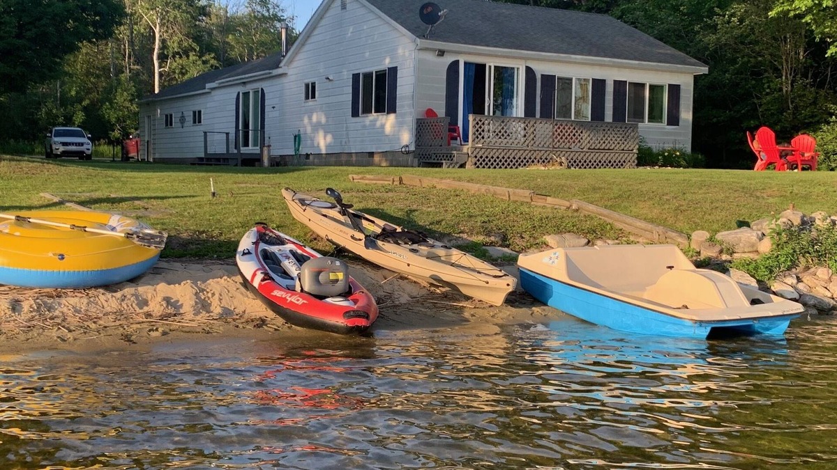 Moran Cottage | Clear Waters Lakefront Cottage- On the Water-near - Mackinaw City