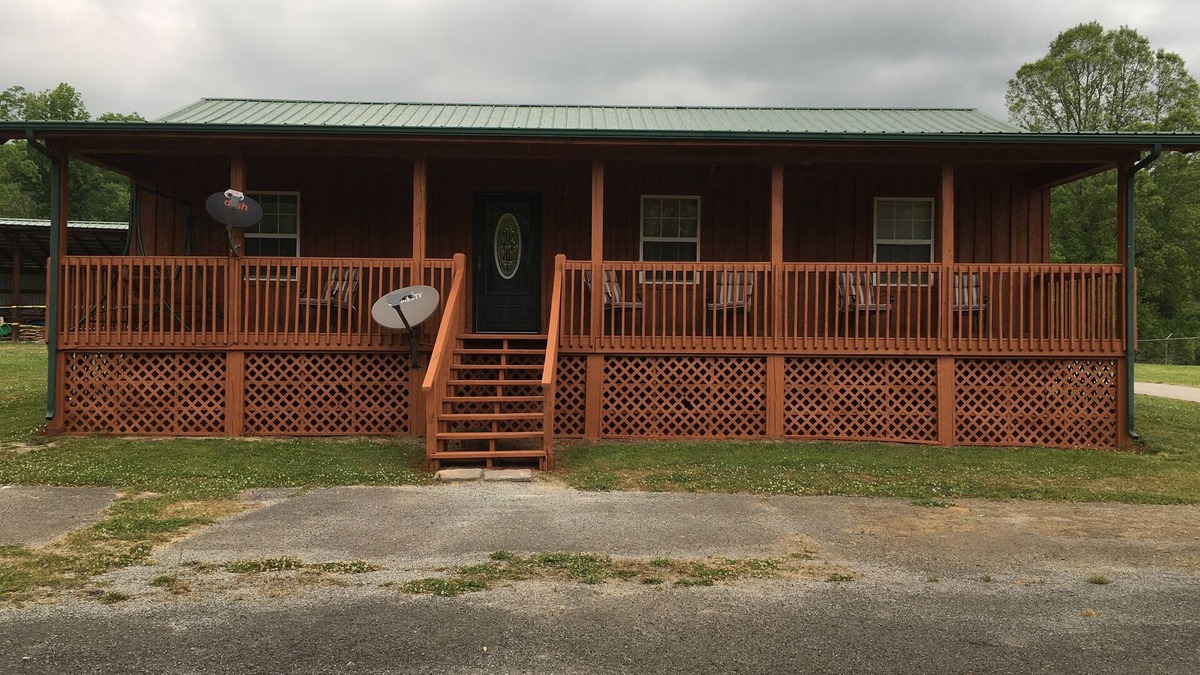 Newcomb House | CLEARFORK CREEK LODGING & RV CAMPGROUND HOUSE