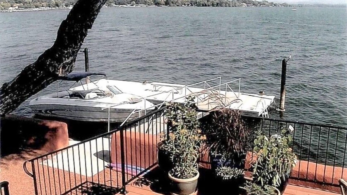 Clearlake Park House | Clearlake Lakefront Panoramic View 4 BR/3 BA Home