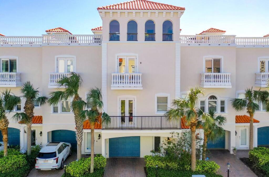 Clearwater Beach House | Clearwater Penthouse 5 min Beach walk Heated Pool