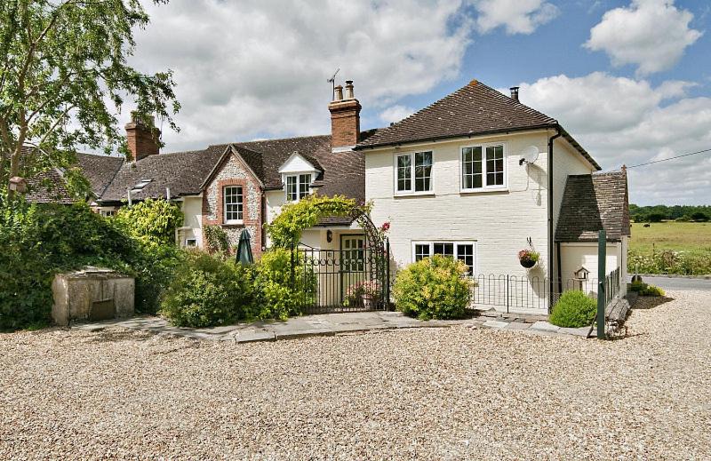 Appleshaw Bed & Breakfast | Cleaver Cottage