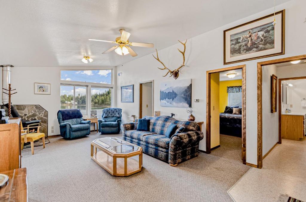Worley House | Cleland Bay Waterfront Cabin