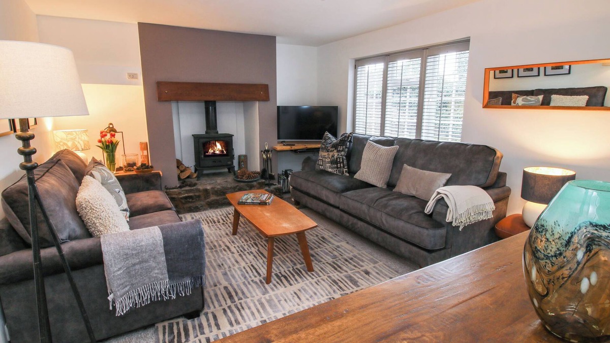 Halfway House Cottage | CLEMATIS COTTAGE, pet friendly, with open fire in Minsterley