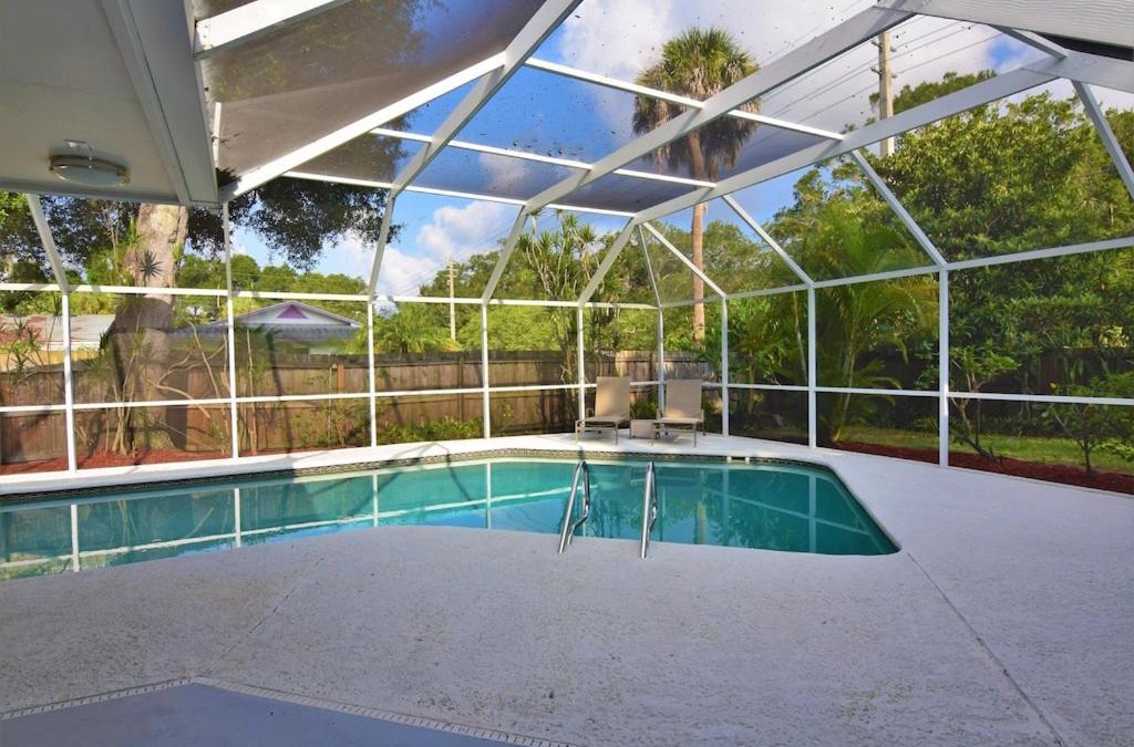 Arlington Park House | Clematis House near Arlington Park with Heated Pool