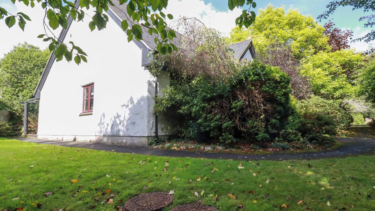 St Wenn Cottage | CLEMATIS - LODGE 16, family friendly, with a garden in Wadebridge