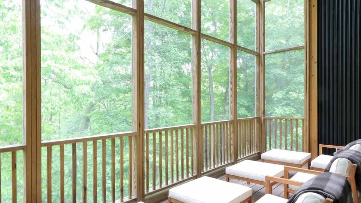 Hankins Cabin | Clementine Creekhouse Retreat in Hankins
