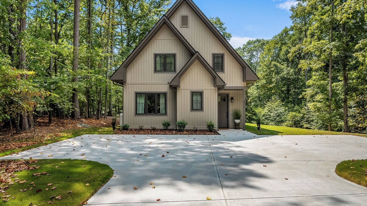 Central House | Clemson Cove - Beautiful new construction on outskirts of Clemson!