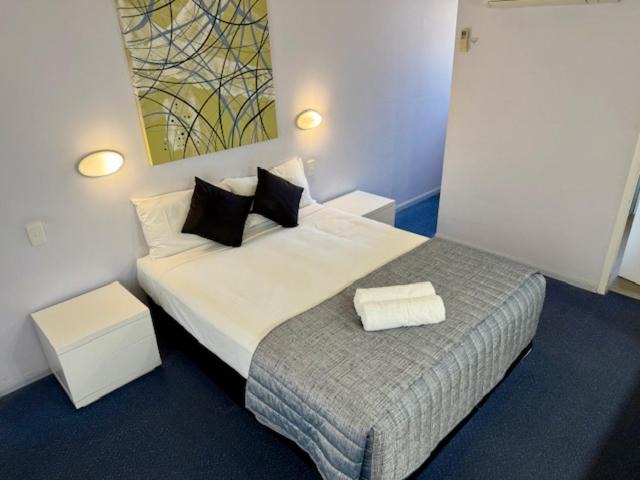 Cleveland Hotel | Cleveland Bay Air Motel