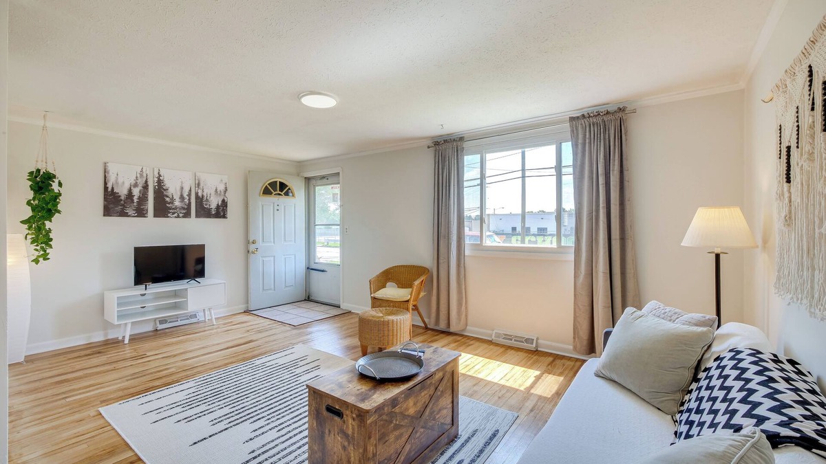 Cleveland Cottage | Cleveland Home w/Fenced Yard ~ 10 Mi to Downtown!
