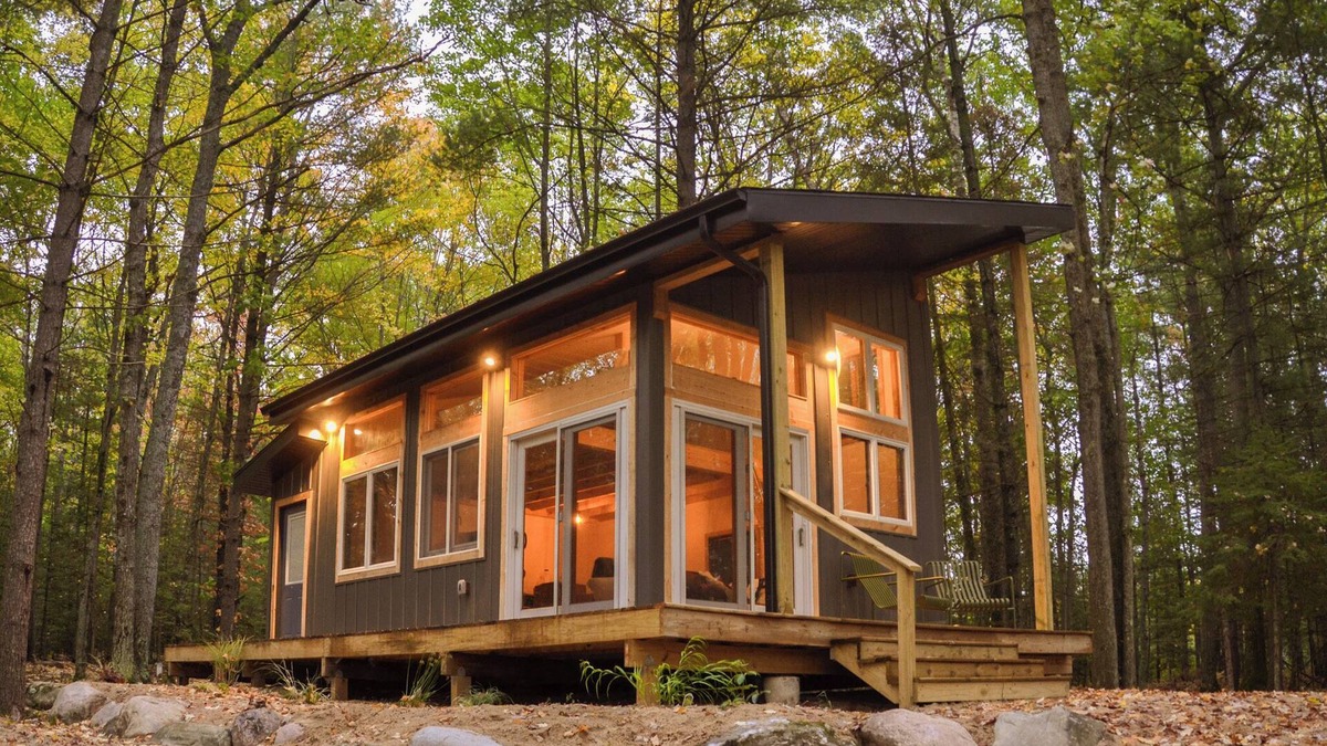 Lachine Cabin | Clewley's Nest - Minimalist cabin in the woods