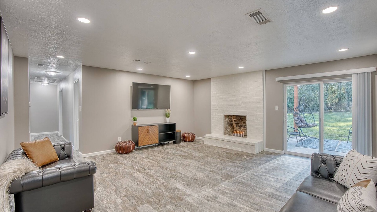 Voth House | Click Now 20% Off Spindletop House 4 bedroom 3 bath & Gameroom! π©π²π°π¦πΈ