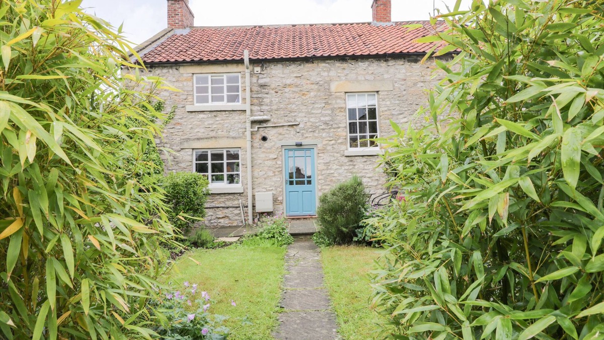 Helmsley Cottage | CLIFF HOUSE, family friendly, character holiday cottage in Helmsley