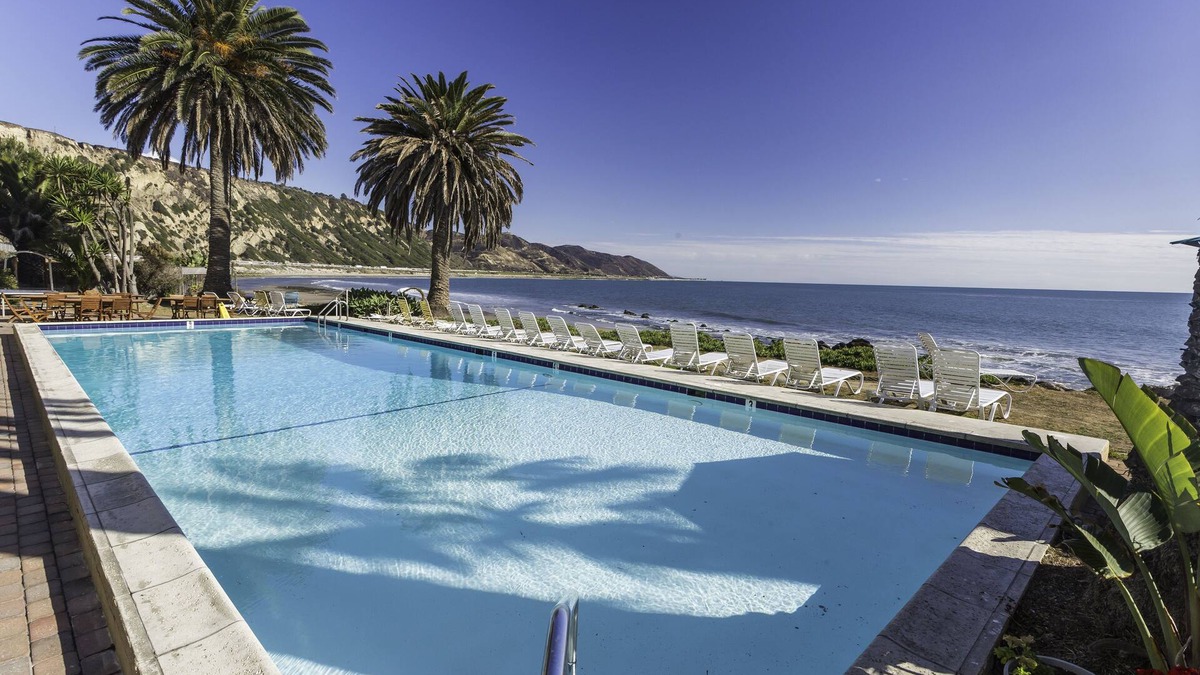 Mussel Shoals Hotel | Cliff House Inn On The Ocean
