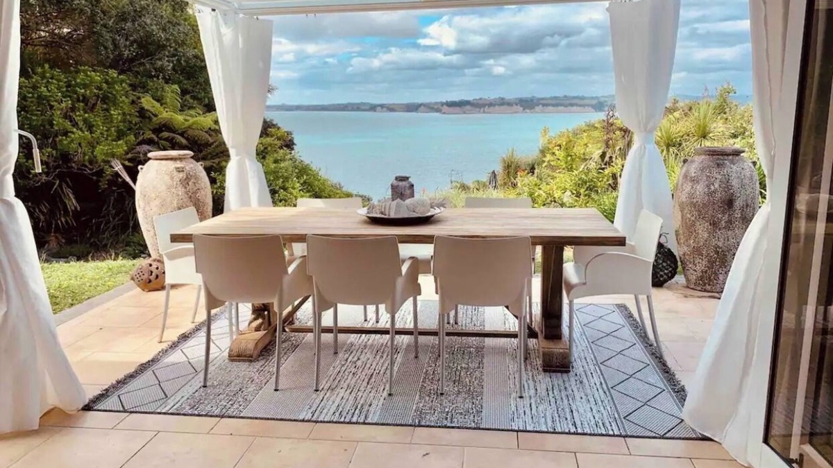 Manly House | Cliff top beach house with hot tub and plunge pool