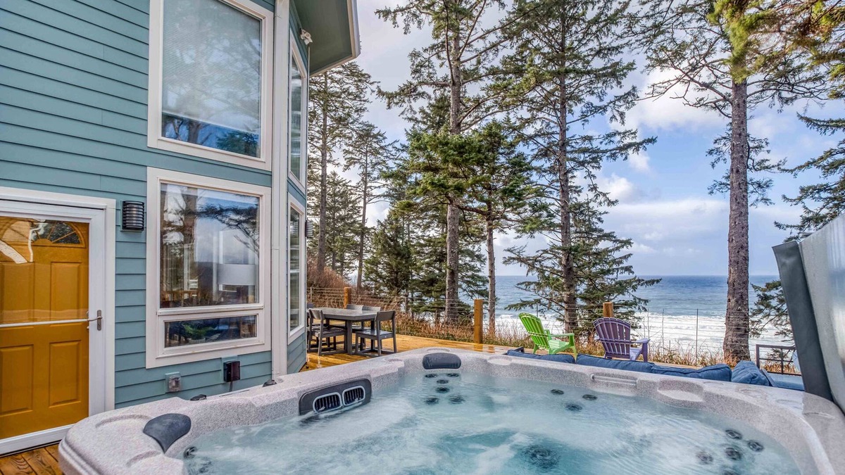 Neskowin House | Cliff-top Beauty has Stellar Ocean View, a Furnished Deck, and a King Suite!
