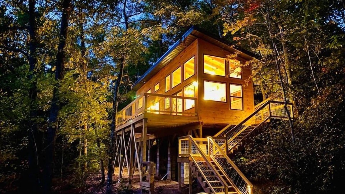 Stanton Cabin | Cliffline Twilight*WOW*Hot tub! Pet Friendly!