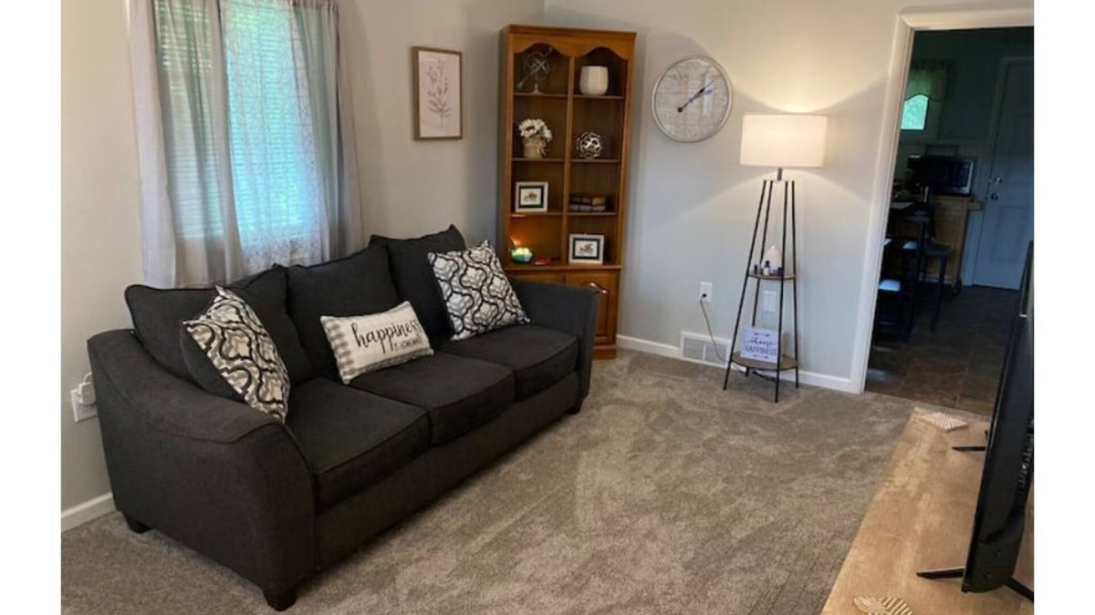 Oneida House | Cliffside Getaway: Turning Stone, Vernon Downs,etc