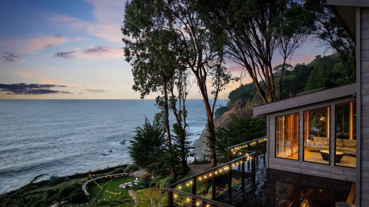 Big Sur House | Cliffside Luxury Retreat: Panoramic Views + Outdoor Copper Tub + Sauna