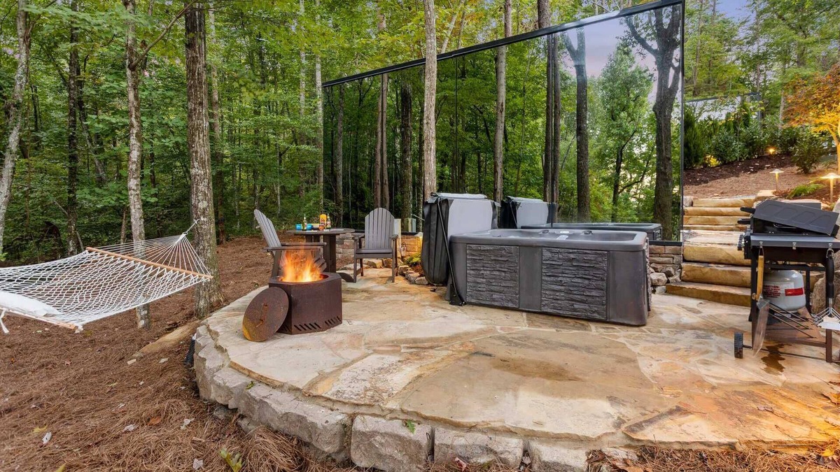 Lupton City Cabin | Cliffside Mirror Cabin