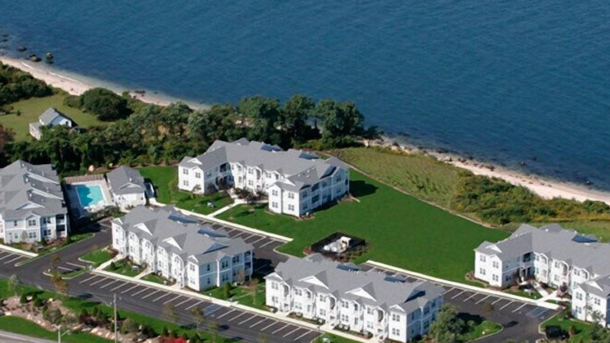 Greenport West Apartment | Cliffside Resort Condominiums